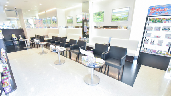 薬局日本メディカル 坂出店の待合スペース