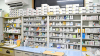 有限会社薬局くすりやオリーブの薬棚