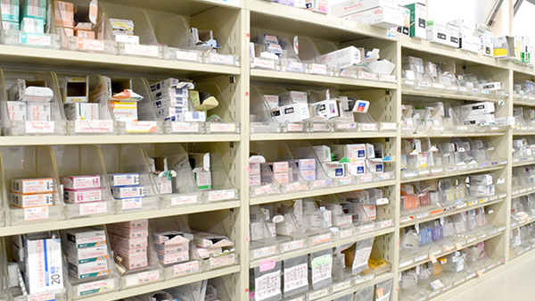 ライフケア薬局東野店の薬棚