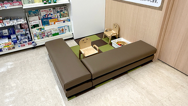 イオン薬局新居浜店のキッズ用設備