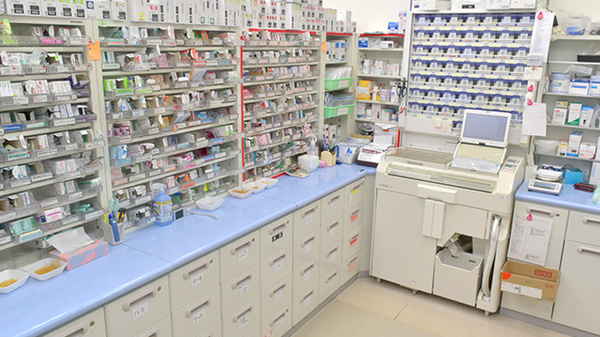 にこにこ薬局小松店の調剤室