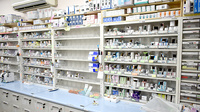 そがめ薬局神拝店の薬棚