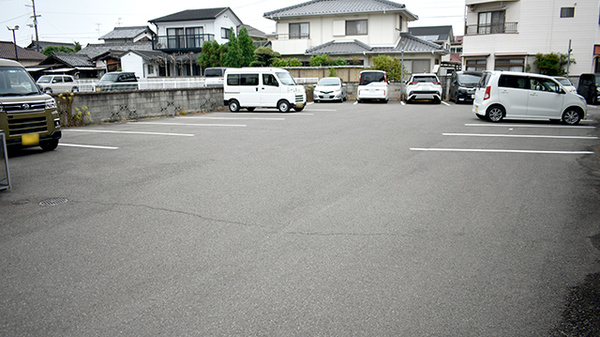 そがめ薬局神拝店の駐車場