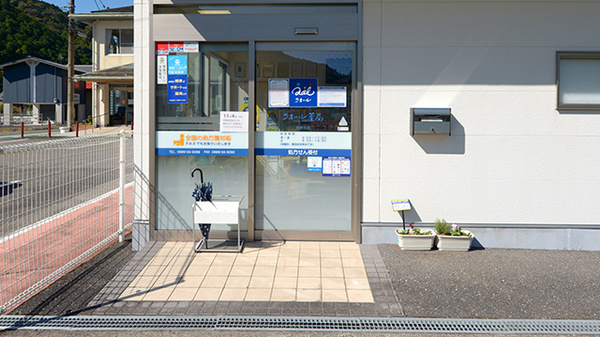 クオール薬局姫野々店の入口
