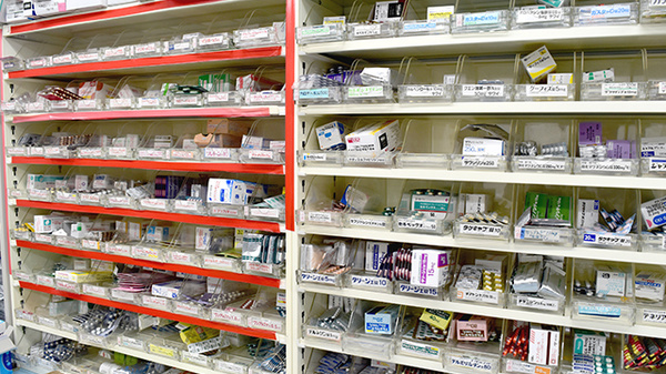 みらい薬局福津店の薬棚