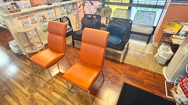 ペリカン薬局大濠店の待合スペース