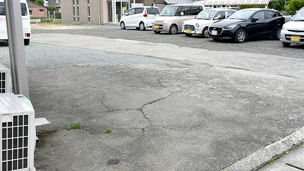南瀬高調剤薬局の駐車場