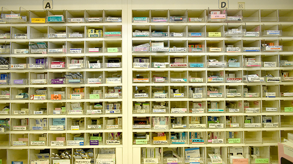 平成堂薬局瀬高店の薬棚