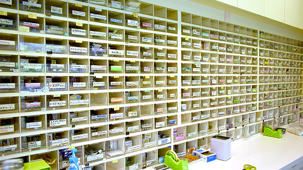 平成堂薬局鬼童町店の薬棚