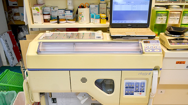 平成堂薬局鬼童町店の調剤器具