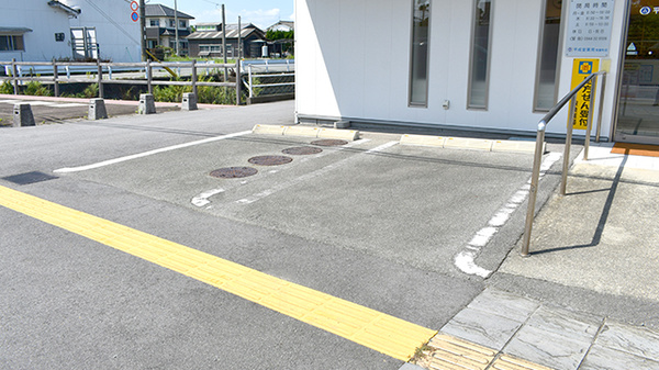平成堂薬局鬼童町店の駐車場