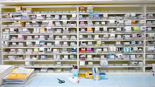 平成堂薬局木元店の薬棚
