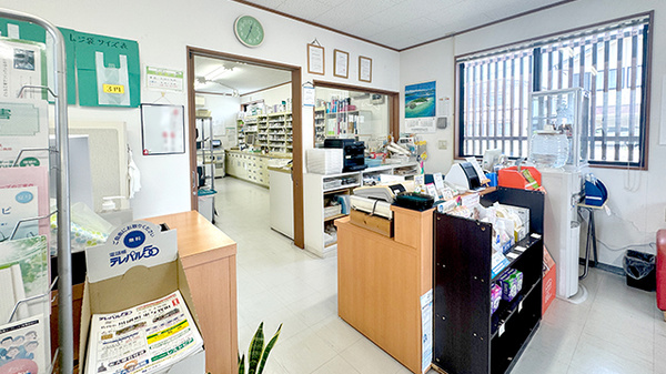 ペリカン薬局川副店の受付/カウンター