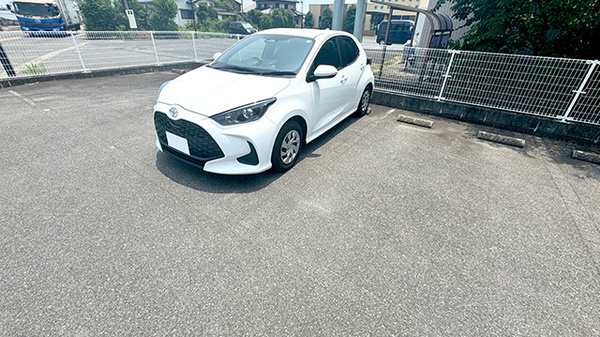 ペリカン薬局川副店の駐車場