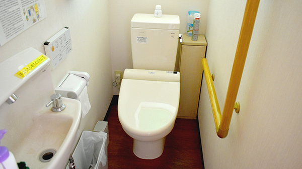 東小路薬局のお手洗い