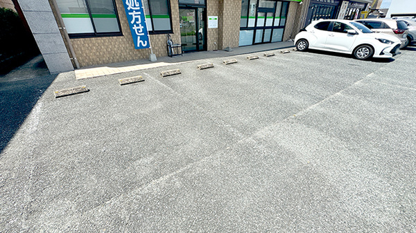 松橋中央薬局の駐車場