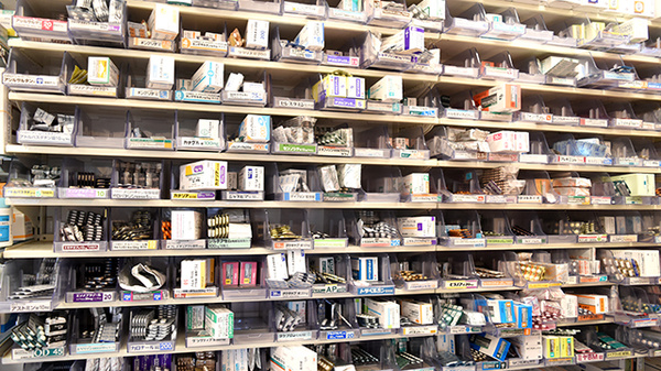 ワタナベ薬局　高田店の薬棚