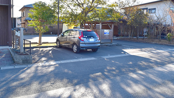 たかし薬局の駐車場