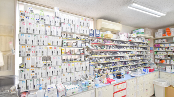 ドラッグイレブン薬局伊敷梅ヶ渕店の薬棚