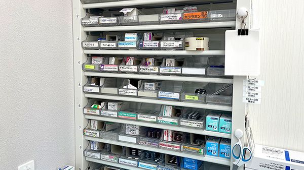 あい薬局小禄店の薬棚