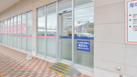 ドラッグイレブン薬局佐敷店の入口