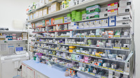 ドラッグイレブン薬局佐敷店の薬棚