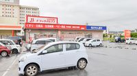 ドラッグイレブン薬局佐敷店の駐車場