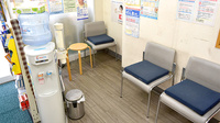 ココカラファイン薬局　喜多見北口店の待合スペース