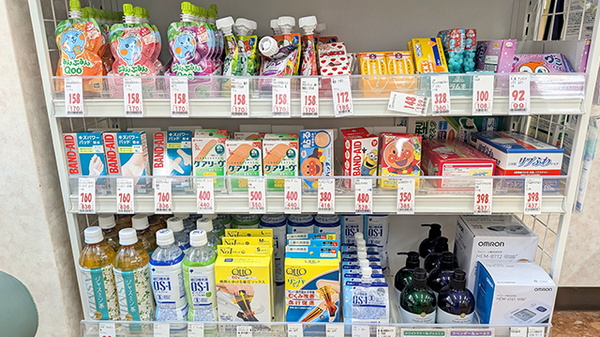 薬局トモズ葛西店の雑貨品