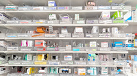 薬局トモズ葛西店の薬棚