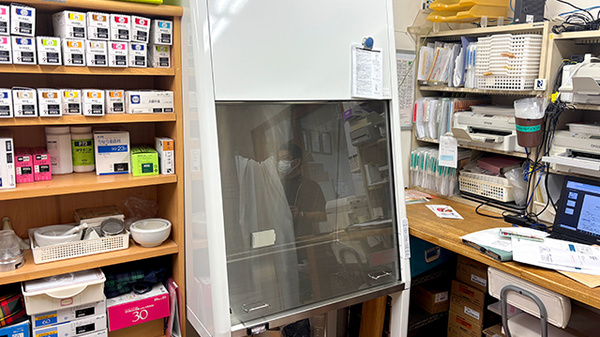 ふくろう薬局の無菌調剤室完備