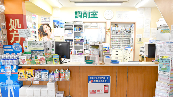 ココカラファイン薬局　すずかけ台駅前店の受付/カウンター