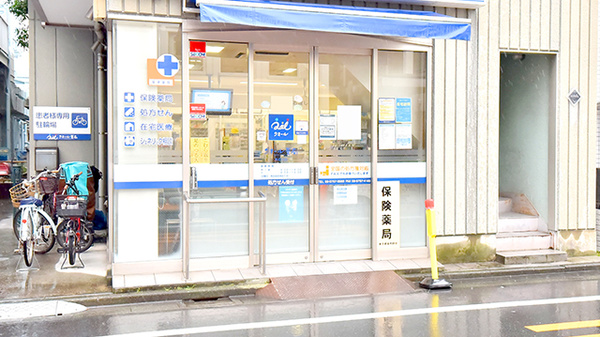 クオール薬局ちどり店の入口