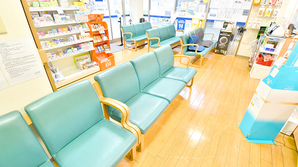クオール薬局ちどり店の待合スペース