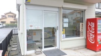 ツバサ薬局の入口