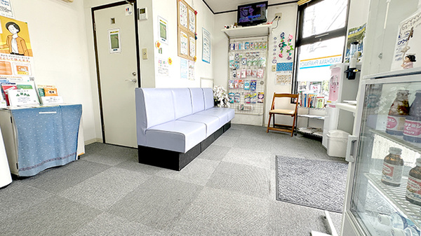 なのはな薬局世田谷店の待合スペース