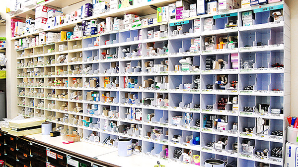 ノムラ薬局　東中野店の薬棚
