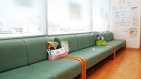 ノムラ薬局　東中野店の待合スペース