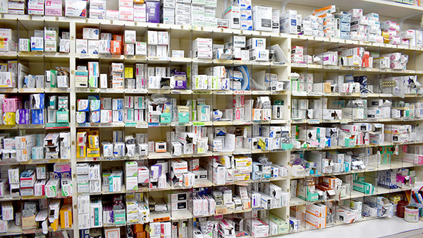 バンビー薬局ニュー新橋ビル店の薬棚