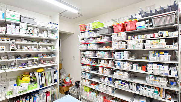 薬ヒグチ薬局 亀戸東口店の薬棚