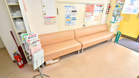 ブロードウェイ薬局駒込店の待合スペース