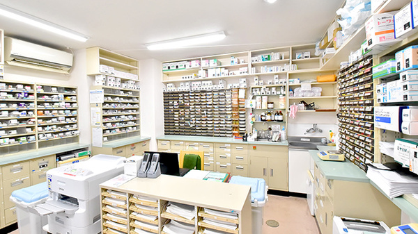 ブロードウェイ薬局駒込店の調剤室