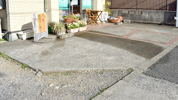 みまつ調剤薬局の駐車場
