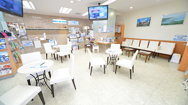 むさし野中央薬局 武蔵境店の待合スペース