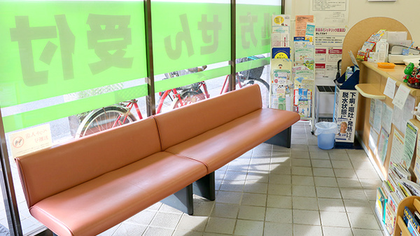 ヤマグチ薬局　砧店の待合スペース