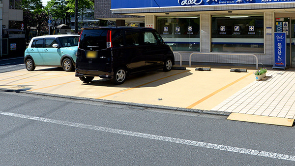 クオール薬局河辺店の駐車場