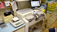 薬局トモズ恵比寿ガーデンプレイス店の調剤器具