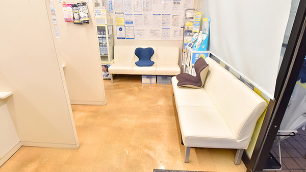 クオール薬局古川橋店の待合スペース
