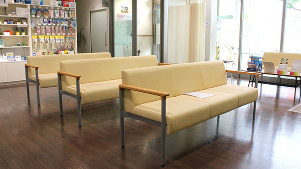 高島通り薬局の待合スペース