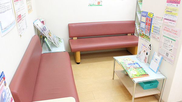 阪神調剤薬局　神田店の待合スペース